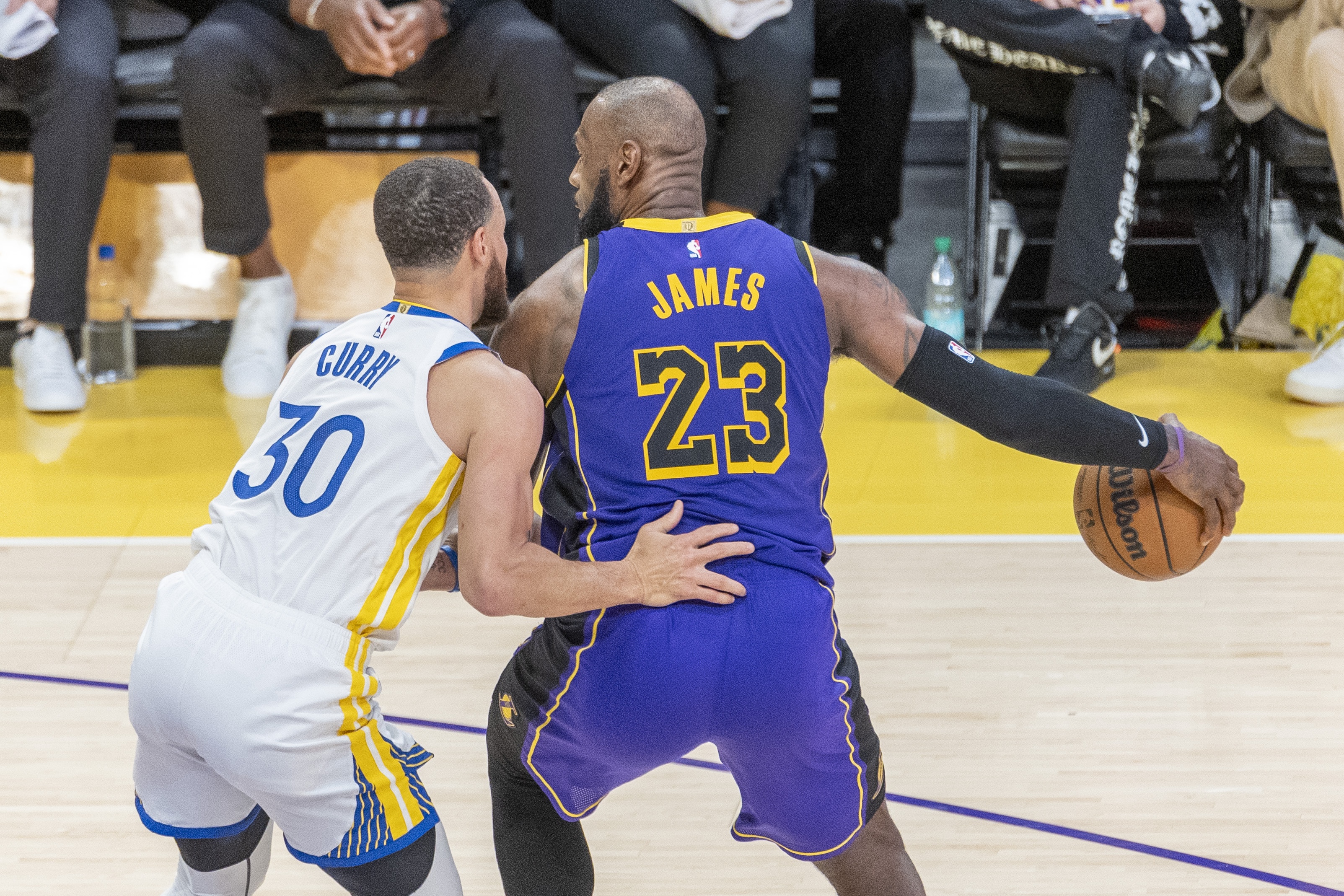 华体会-包含近15年NBA季后赛最佳球员：詹姆斯统治7年，库里22年逆天改命的词条